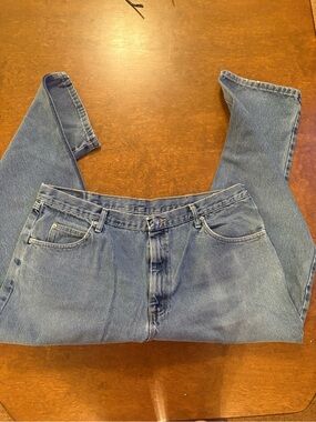 Wrangler Straight Leg Jeans in Medium Blue Wash